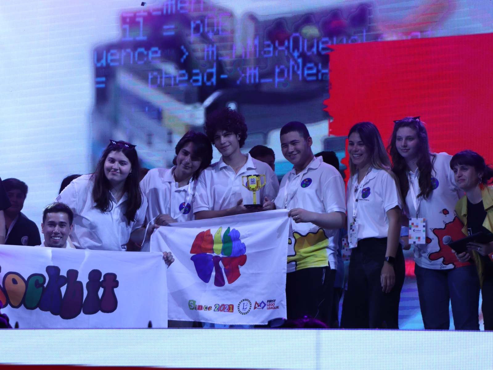 [Equipo Blockbit celebrando]